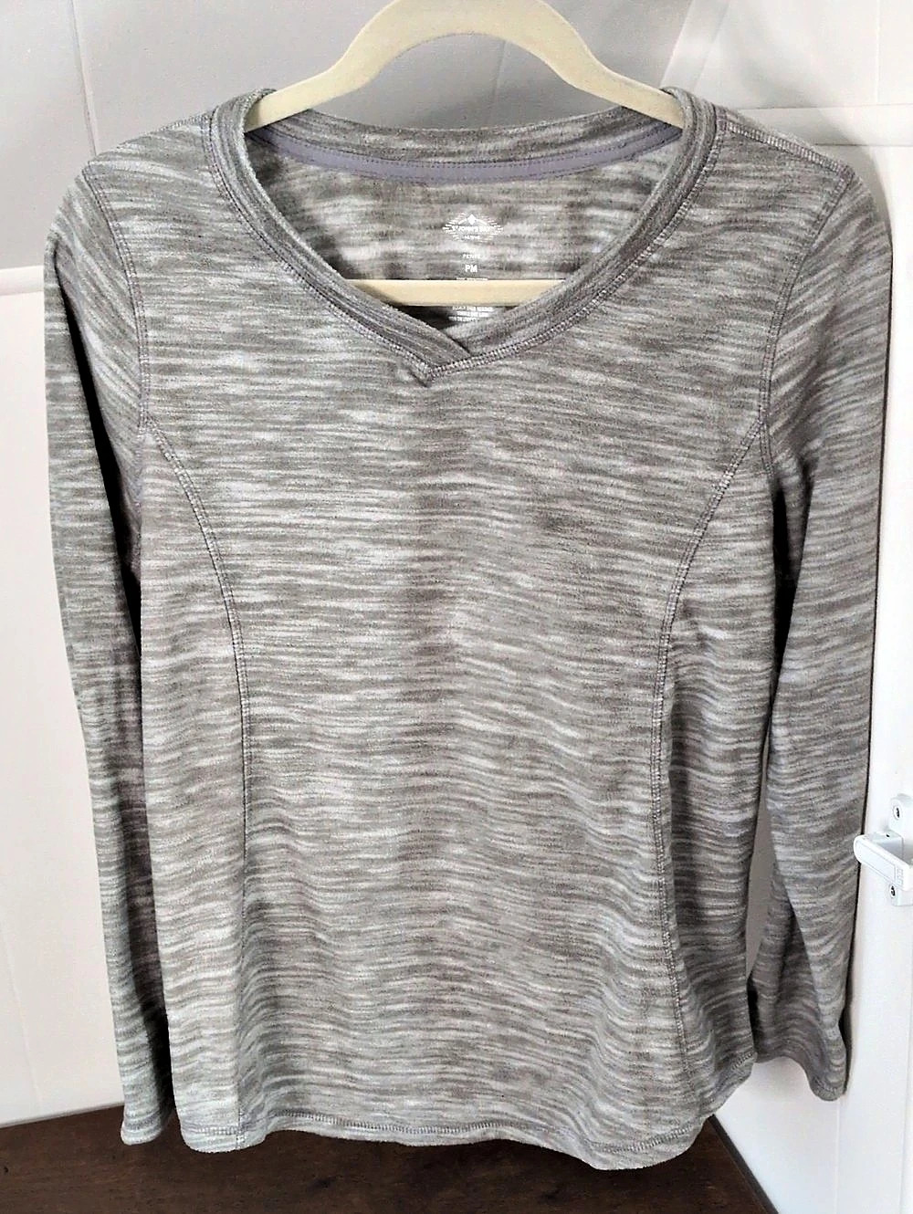 St. John's Bay Long Sleeve Top in Gray Petite Medium Like New